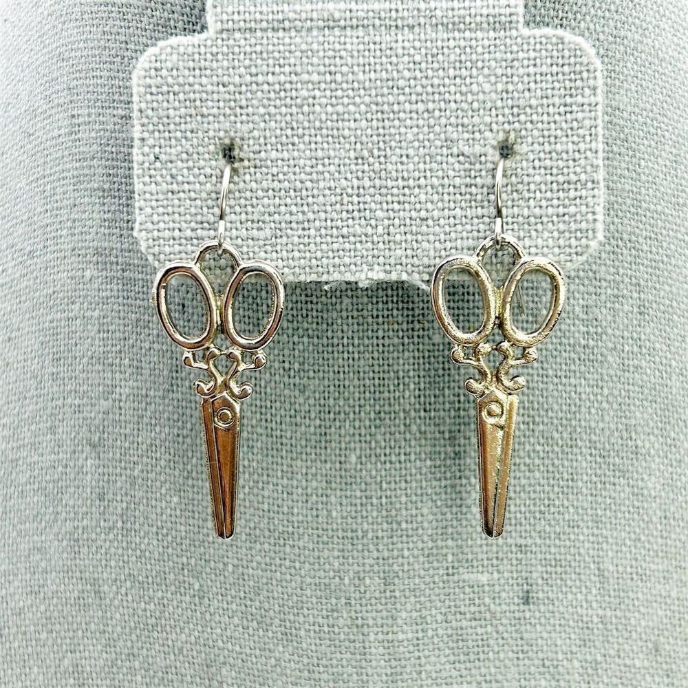 Victorian Style Silver Tone Scissor Dangle Lightweight Earrings Whimsical Cute